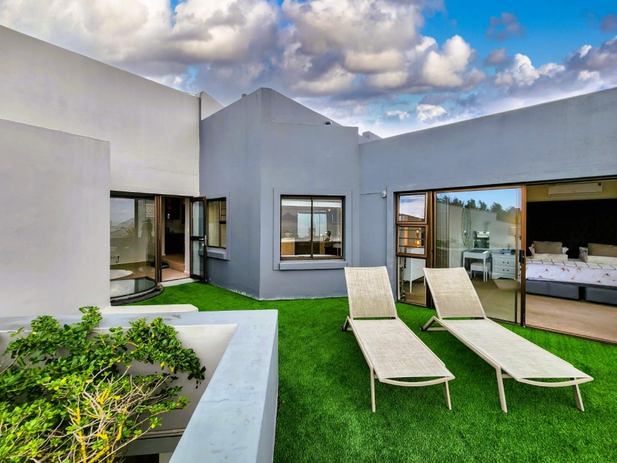 4 Bedroom Property for Sale in Bloubergstrand Western Cape